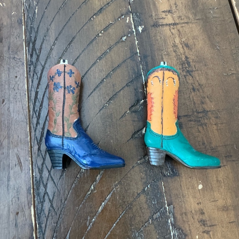 Cowboy/Cowgirl Boot Figurines